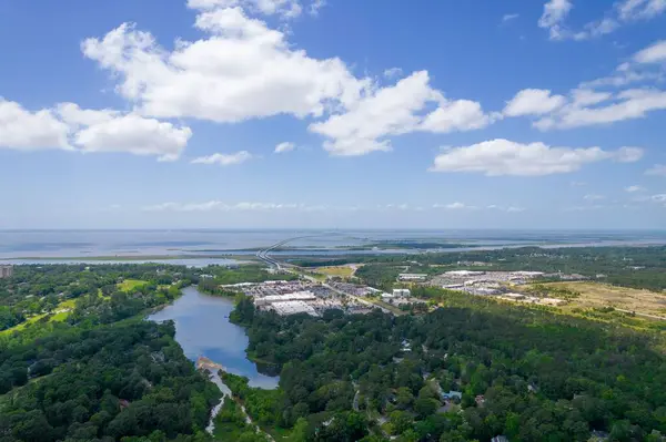 Eine Luftaufnahme Eines Waldes Und Der Mobile Bay Daphne Alabama — Stockfoto