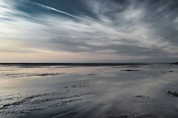 Uma Vista Panorâmica Praia Dia Nublado Bembridge Ilha Wight — Fotografia de Stock