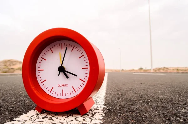 Time Concept Alarm Klocka Asfalt Street — Stockfoto