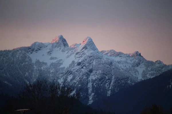 Μια Εναέρια Άποψη Των Όμορφων Βουνών Χειμώνα Στο Βανκούβερ Του — Φωτογραφία Αρχείου