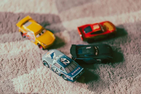迪斯尼皮克斯影视车中美泰品牌玩具跑车组合的特写镜头 — 图库照片