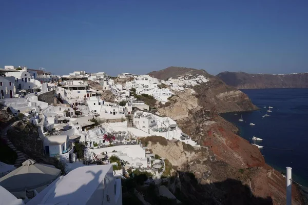 Een Uitzicht Witte Huizen Met Blauwe Daken Griekenland — Stockfoto