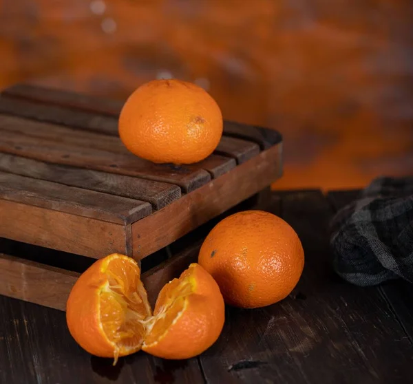 Вибірковий Фокус Зображення Апельсинів Дерев Яній Поверхні — стокове фото