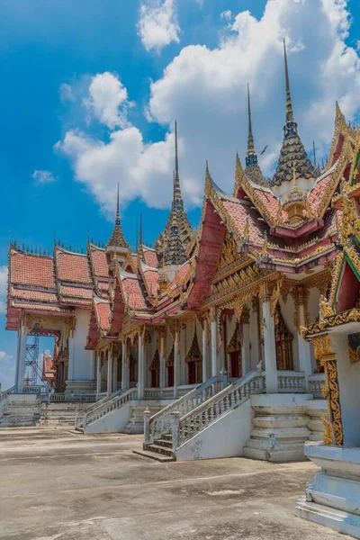 Μια Όμορφη Θέα Του Βουδιστικού Ναού Στο Suphan Buri Ταϊλάνδη — Φωτογραφία Αρχείου