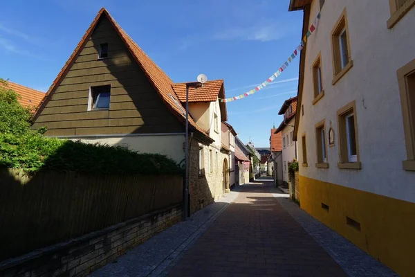 Прогулянка Між Житловими Будинками Маленькому Містечку — стокове фото