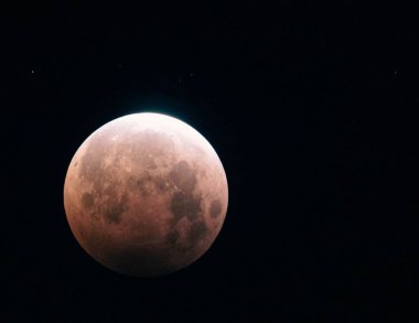 Fermont 'tan görünen süper kanlı ay.