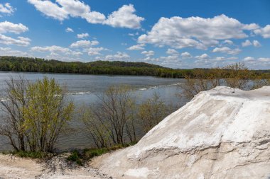 Lancaster County, Pennsylvania 'daki Conoy Doğa Koruma Ak Kayalıkları' nın güzel bir görüntüsü.