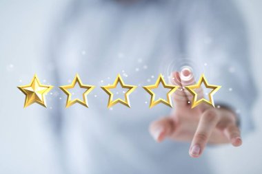 Beş yıldıza dokunmak - müşteri değerlendirmesi geri bildirim kavramı