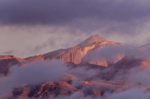 Parque Nacional Teide Nascer Sol Nublado Tenerife Ilhas Canárias Espanha — Fotografia de Stock