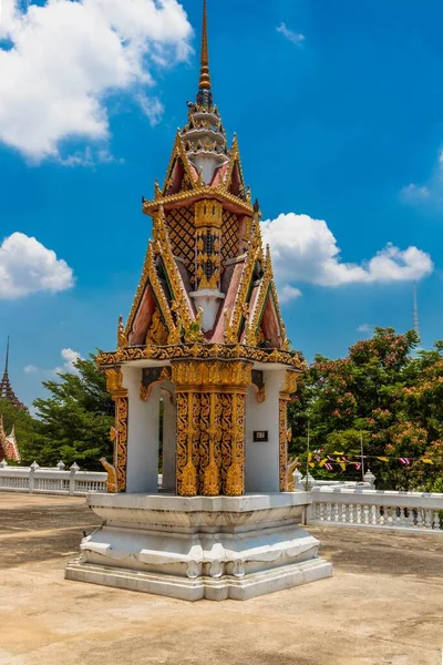 Tayland Suphan Buri Bahçesi Olan Budist Tapınağının Güzel Bir Manzarası — Stok fotoğraf