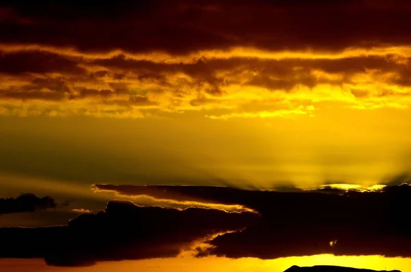 Paysage Nuageux Nuages Colorés Coucher Soleil Près Océan — Photo