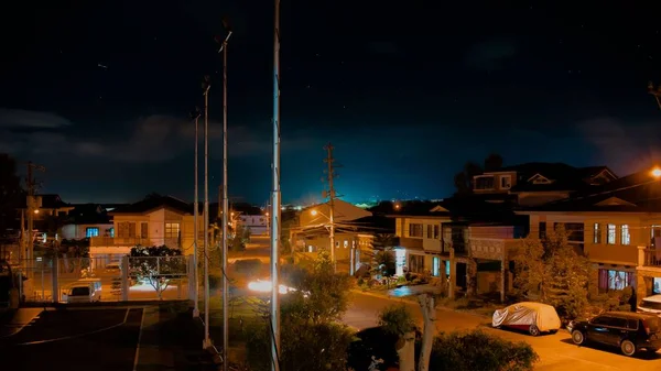 Carros Estacionados Frente Casas Bairro Residencial Noite — Fotografia de Stock