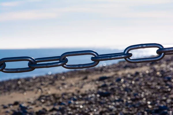 Closeup Shot Steel Chain Beach Bokeh Background — Stock Photo, Image