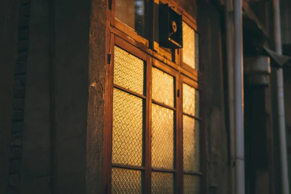 Primo Piano Una Vecchia Porta Legno Con Occhiali Vintage — Foto Stock