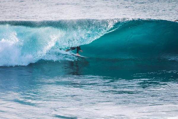 Surfer Een Perfecte Vloedgolf Ericeira Portugal — Stockfoto