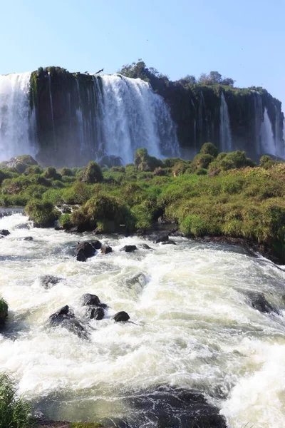Vertikal Bild Rainbow Iguazu Falls Argentina — Stockfoto