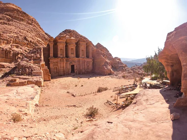 Odległe Zdjęcie Monumentalnego Deir Petra — Zdjęcie stockowe