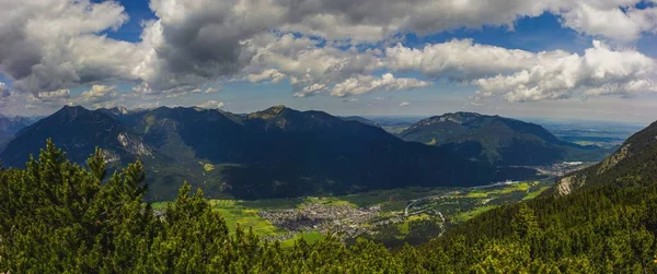 Landschaft Panorama Mit Bergen Wolken Dorf Deutschland Bayern Alpen — Stockfoto
