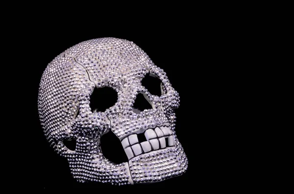 Cráneo Diamante Sobre Fondo Negro Con Dientes Rotos — Foto de Stock