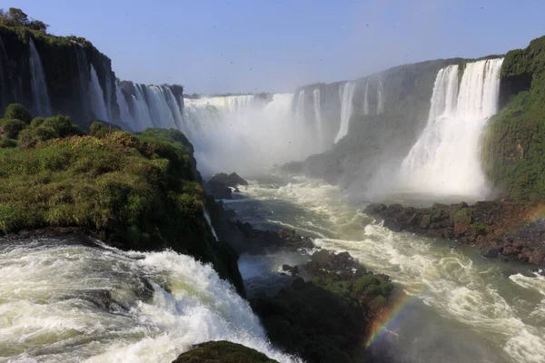 Över Regnbågen Ett Vattenfall Iguazu Argentina — Stockfoto