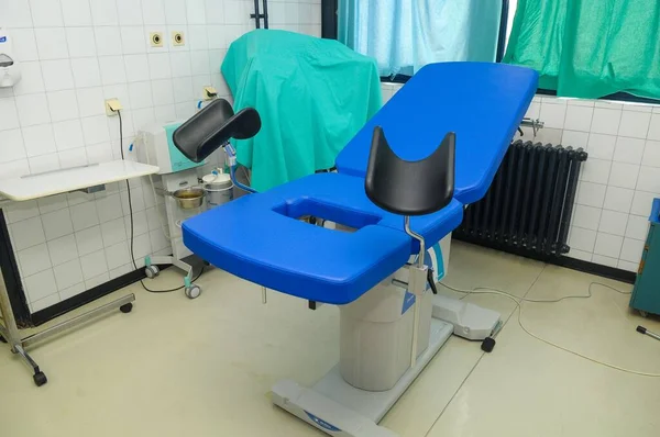 Interior Quarto Médico Com Cadeira Ginecológica Azul — Fotografia de Stock