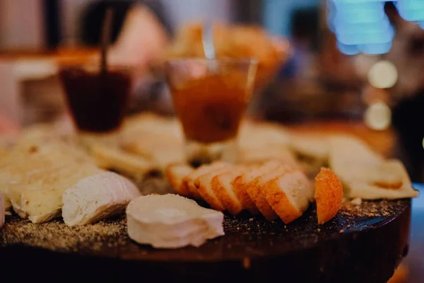 Primo Piano Formaggio Pane Apparecchiato Tavolo Eventi — Foto Stock