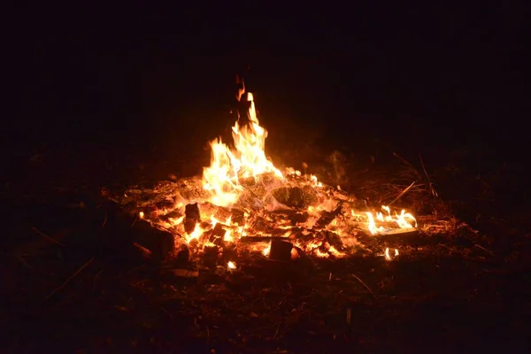 Φωτιά Φλόγες Στο Σκοτάδι — Φωτογραφία Αρχείου