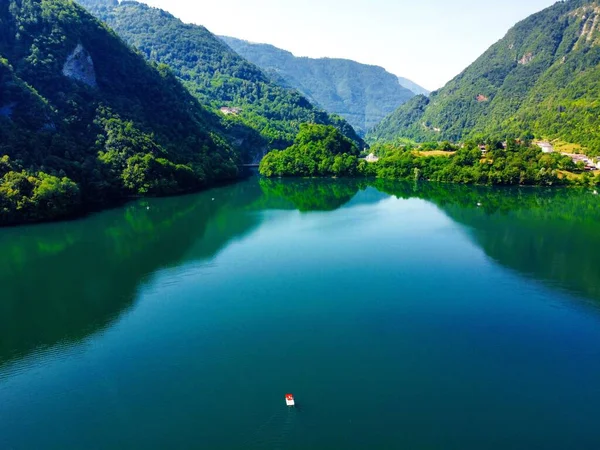 Сценічний Вид Озеро Корло Арсі Серед Лісистих Гір Італія — стокове фото