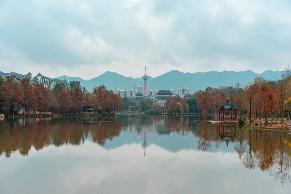 Gyönyörű Kilátás Nyílik Egy Egy Kis Kínai Pavilon Parton — Stock Fotó