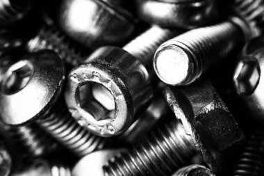 Bir yığın vidanın yakın çekimi.