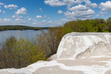 Lancaster County, Pennsylvania 'daki Conoy Doğa Koruma Ak Kayalıkları' nın güzel bir görüntüsü.
