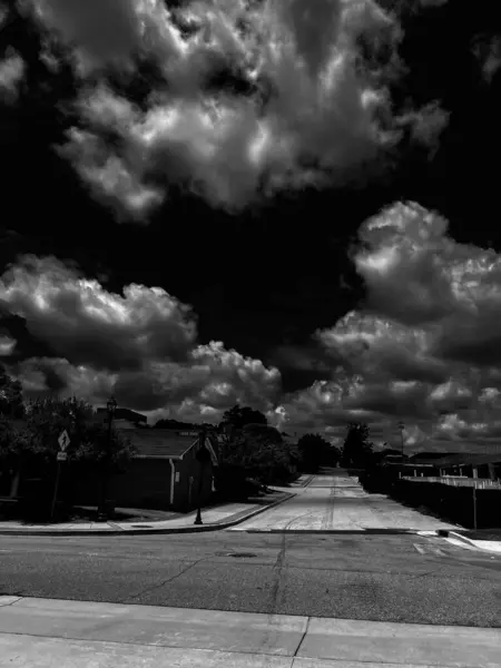 Vertical Grayscale Shot Empty Street Neighborhood — Stock Photo, Image