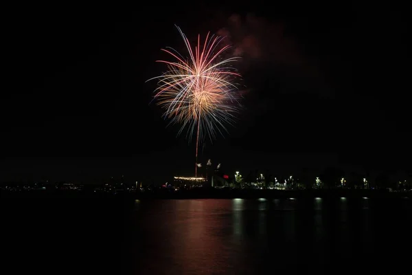 Fuochi Artificio Sull Acqua Della Baia Alamitos Long Beach Festeggiare — Foto Stock
