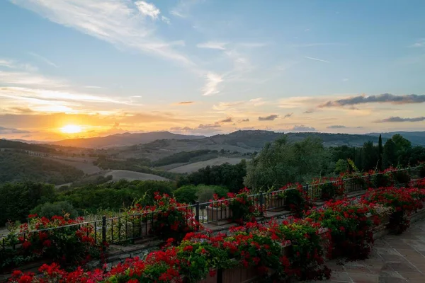 トスカーナのCastello Casoleから空の美しい夕日の景色 イタリア — ストック写真