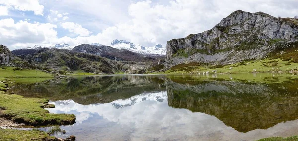 Jezero Ercina Jezerech Covadonga Picos Europa Hory Asturie Španělsko — Stock fotografie