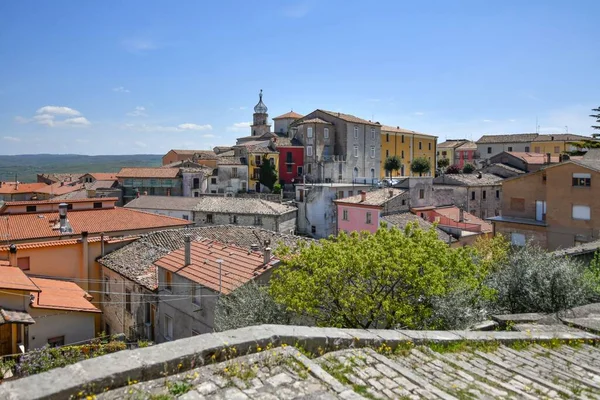 天気の良い日にイタリアのモリーゼ地方のセフィーノの中世の村の景色 — ストック写真