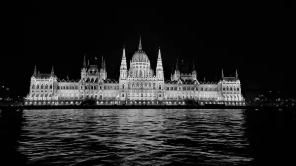 Grayscale Hungarian Parliament Building Riverbank Danube — Stock Photo, Image