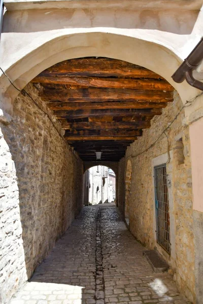 Una Stradina Nel Borgo Medievale Sepino Molise Italia Con Tempo — Foto Stock