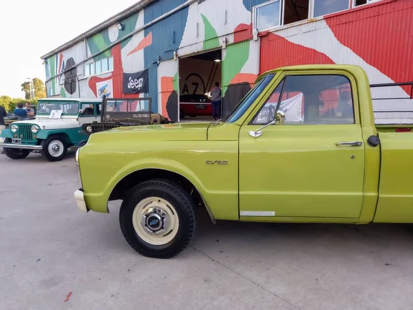 Velho Chevrolet Verde Chevy C10 Deluxe Brava Pickup Caminhão 1971 — Fotografia de Stock