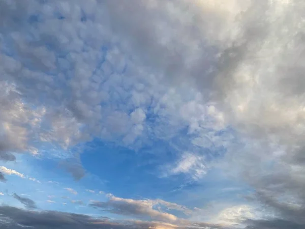 Wolken Nach Regen Sommerlicher Sonnenuntergang — Stockfoto