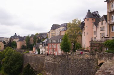 Batı Avrupa 'daki Lüksemburg kentindeki binaların ve evlerin en üst görüntüsü