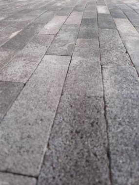 Gri tuğlalı bir duvardan yakın plan arkaplan odaklı.