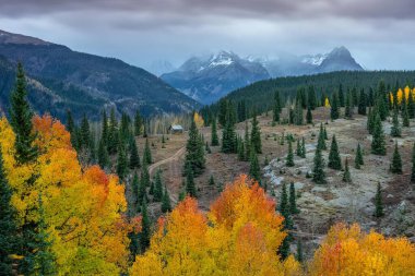 Silverton, Colorado 'daki San Juan dağlarının manzarası.