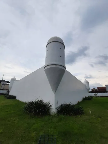 Díl Pohled Bílou Zeď Dekorativním Rohem Sultánského Paláce Zvaný Kraton — Stock fotografie