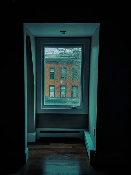 Eine Vertikale Aufnahme Eines Fensters Haus — Stockfoto