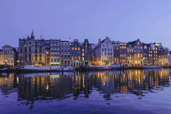 Krásný Záběr Tradičních Obytných Domů Řeky Amsterdamu — Stock fotografie