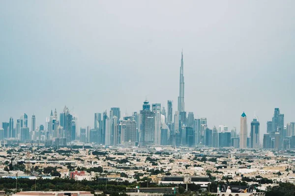 Een Prachtig Uitzicht Een Stad Met Hoogbouw Wolkenkrabbers Dubai Verenigde — Stockfoto