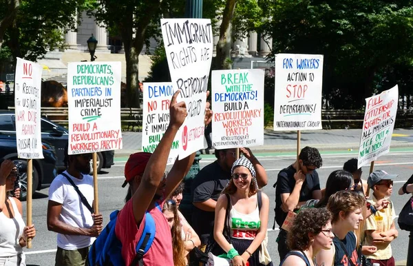 这些激进组织聚集在纽约市卡德曼广场 要求对堕胎进行公正审判 — 图库照片
