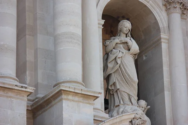 Een Standbeeld Van Maagd Maria Kathedraal Van Syracuse Duomo Siracusa — Stockfoto
