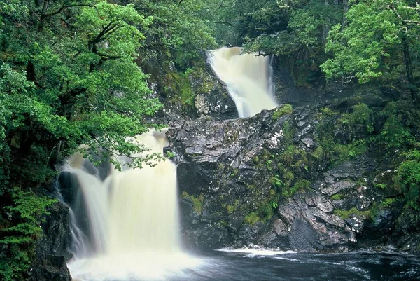 Захватывающий Вид Водопад Иас Чиа Айг Шотландии — стоковое фото